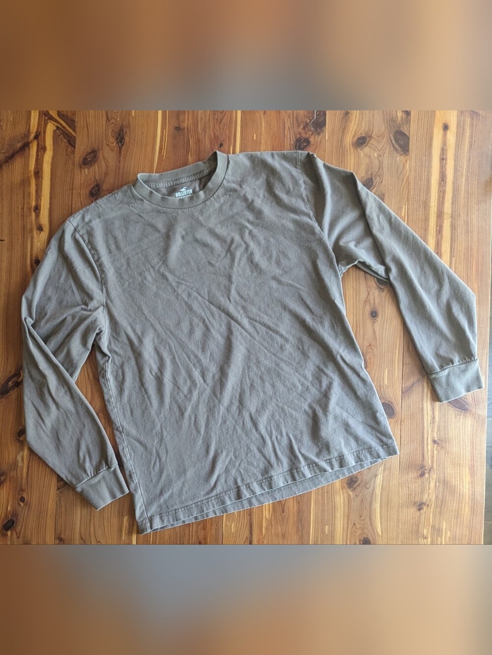 Hollister Long Sleeve Tee in Olive Brown